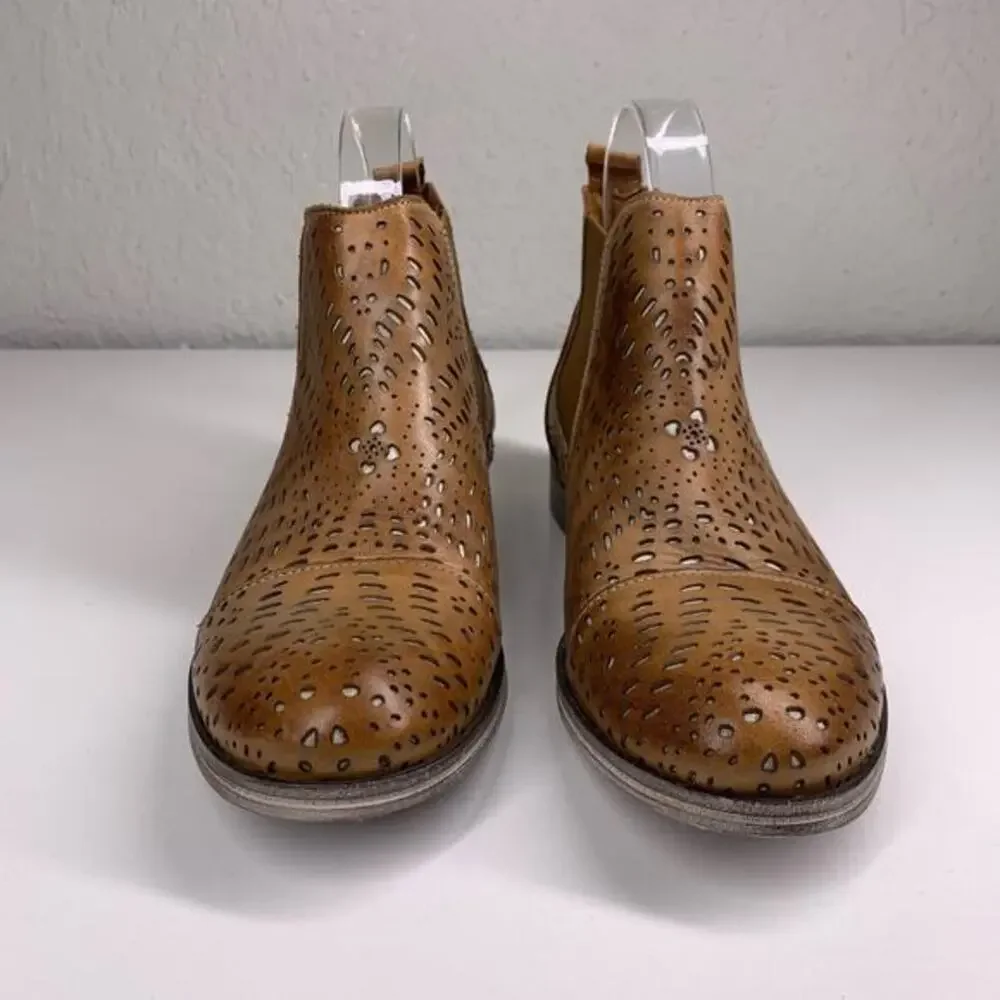 GARNET HILL Brown‎ Leather Laser-Cut Eyelet Chelsea Boots Size 8